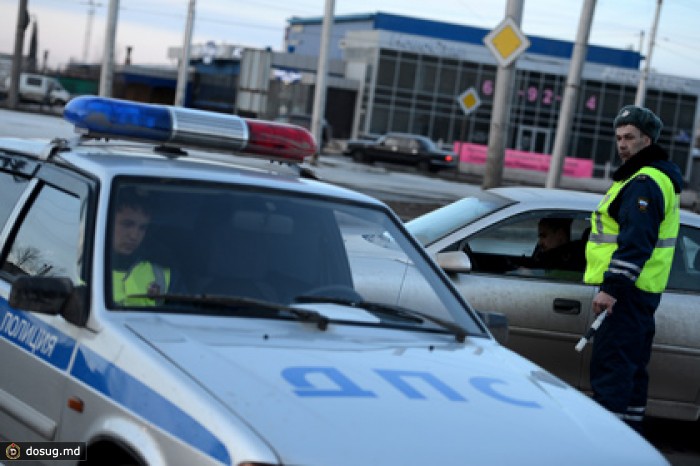 Житель Екатеринбурга угнал машину помогавших его беременной жене полицейских