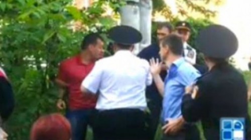 Жители дома и строители мансарды ввязались в потасовку