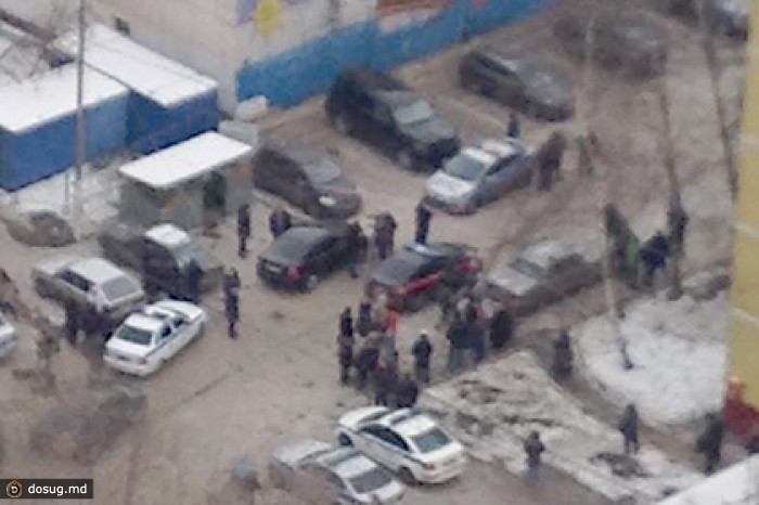 Захватчик заложников в московской школе обезврежен
