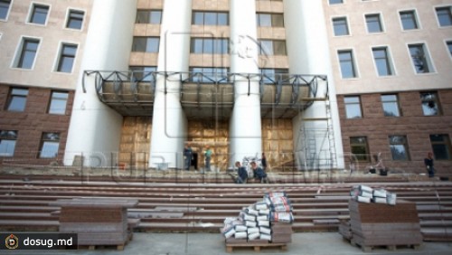 Зал заседаний в здании парламента будет готов не раньше декабря, сокращены расходы на отделочные работы