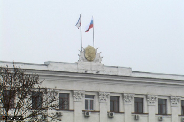 Здания парламента и правительства Крыма захватили неизвестные