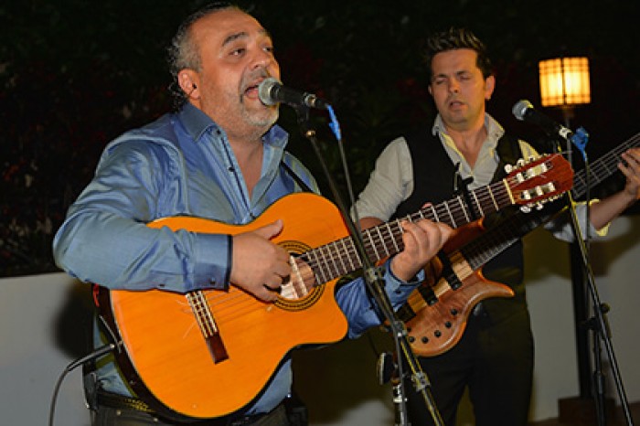 Американец обратился в суд из-за сломанной на концерте Gypsy Kings челюсти