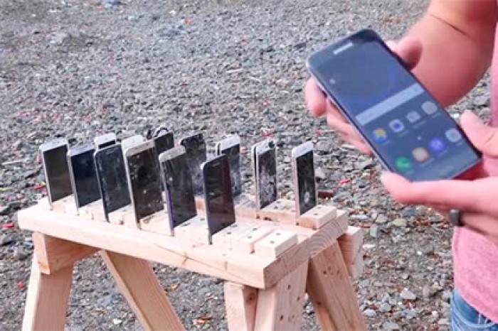 Американские блогеры открыли шквальный огонь по Samsung Galaxy и iPhone