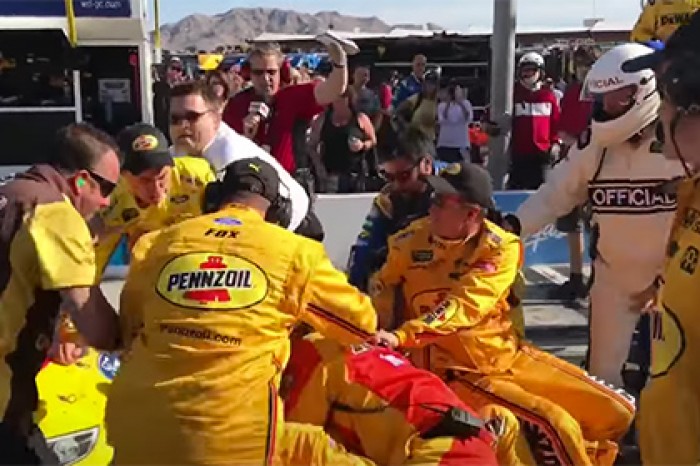 Американские пилоты подрались после гонки серии NASCAR
