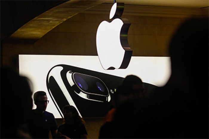 Американский хакер заставил сотни iPhone звонить в службу спасения