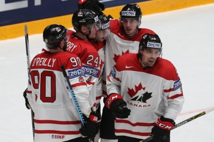 Белорусы пропустили восемь шайб от канадцев на ЧМ