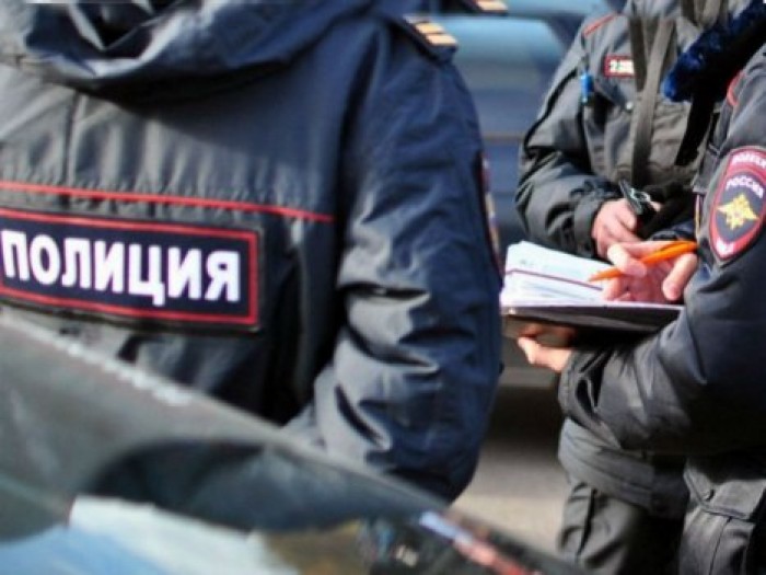 Бездыханное тело 16-летней девочки нашли на козырьке дома в Москве
