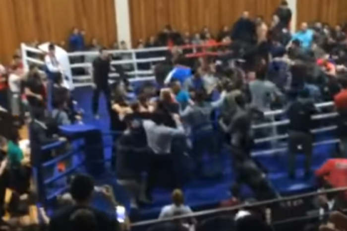 Болельщики устроили массовую драку на поединке по MMA в Дагестане