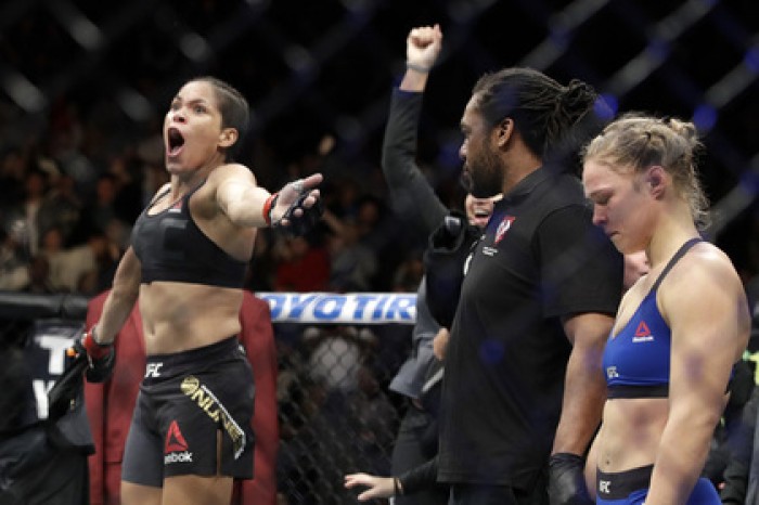 Бразильянка Нуньес нокаутировала бывшую чемпионку UFC Роузи на 48-й секунде боя