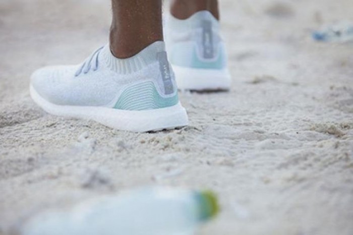 Бренд adidas запустил в продажу кроссовки из океанического мусора