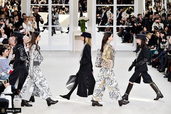 Chanel украсила эмодзи одежду из новой коллекции