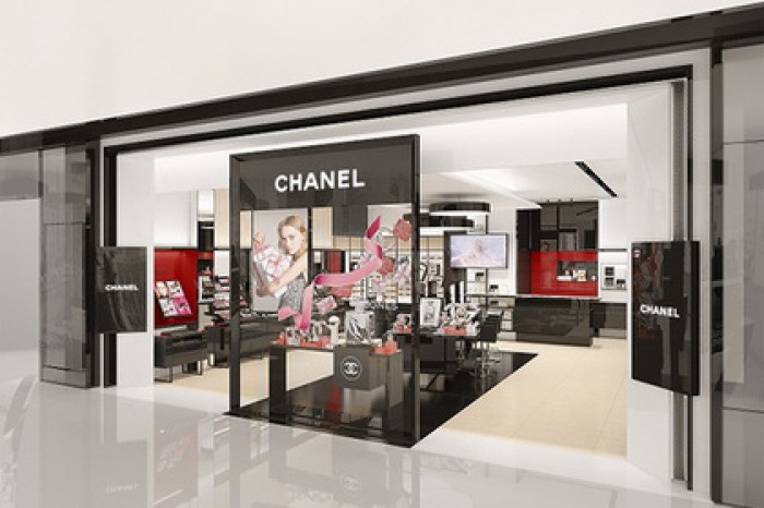 Chanel начал продавать очки и косметику у Киевского вокзала