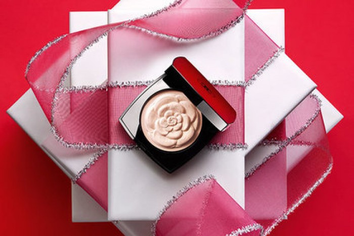 Chanel предложил пудру-камелию