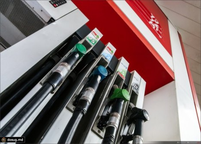 Четыре крупные нефтяные компании подняли цены на бензин