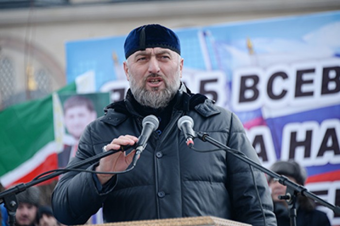 Депутат Делимханов призвал Емельяненко ответить за слова