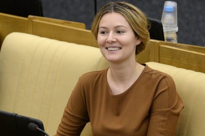 Депутат Госдумы и актриса Мария Кожевникова начала изучать молочное хозяйство