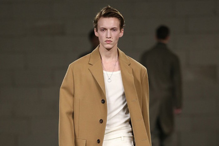 Dirk Bikkembergs вывернул одежду наизнанку