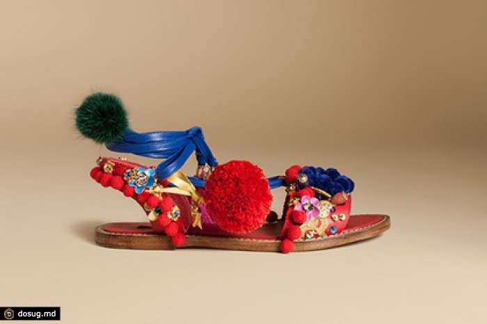 Dolce & Gabbana раскритиковали из-за «сандалий раба»
