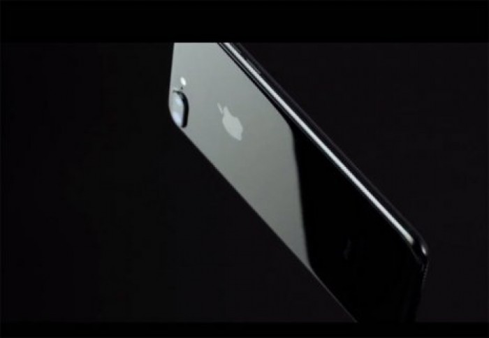 Дороже самого аппарата: первые места в очереди за iPhone 7 продают за бешенные деньги