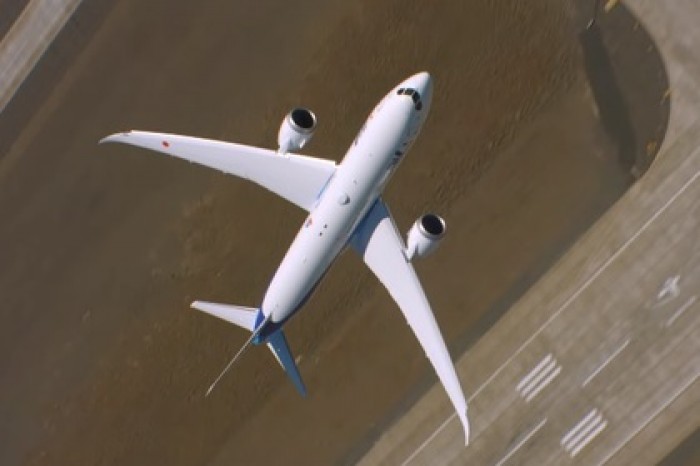 Dreamliner совершил вертикальный взлет