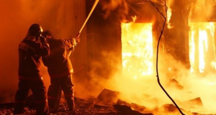 Два человека сгорели заживо в магазине игрушек в Сочи