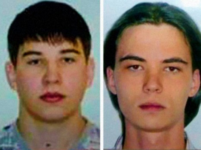 Двое мужчин убили пять человек из-за мобильника, нанеся жертвам более 160 ножевых ранений