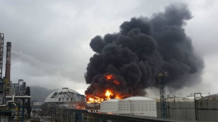 Двое человек погибли и четверо пострадали при взрыве на химзаводе