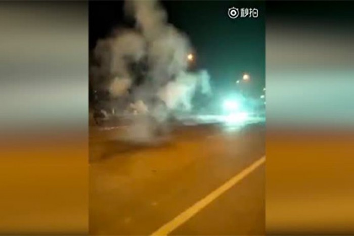 Двое китайцев обстреляли друг друга фейерверками