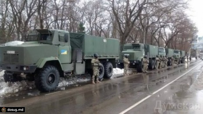 Экс-губернатор Одесской области забрал у милиции свои военные грузовики