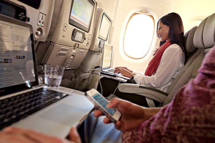 Emirates названа авиакомпанией с лучшим сервисом в России