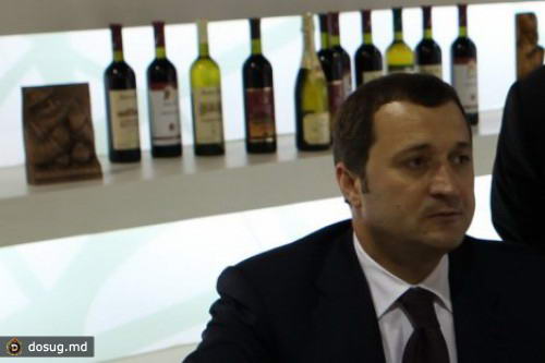 Премьер предпочел водке вино
