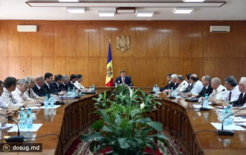 Премьер предостерег глав районов от ошибок Кишинева