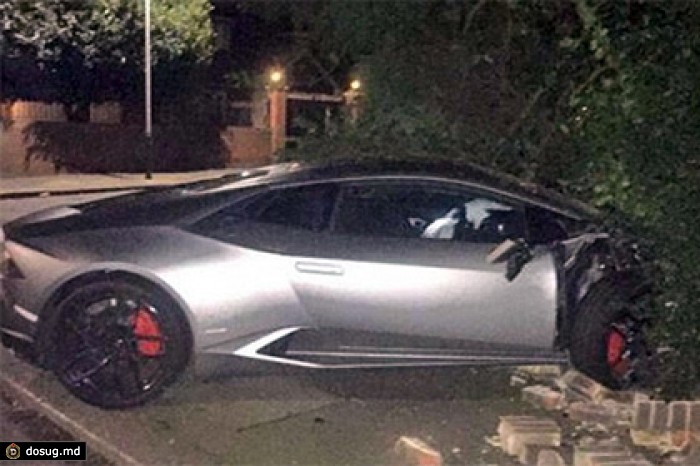 Форвард «Вест Хэма» на Lamborghini протаранил забор у дома болельщика клуба
