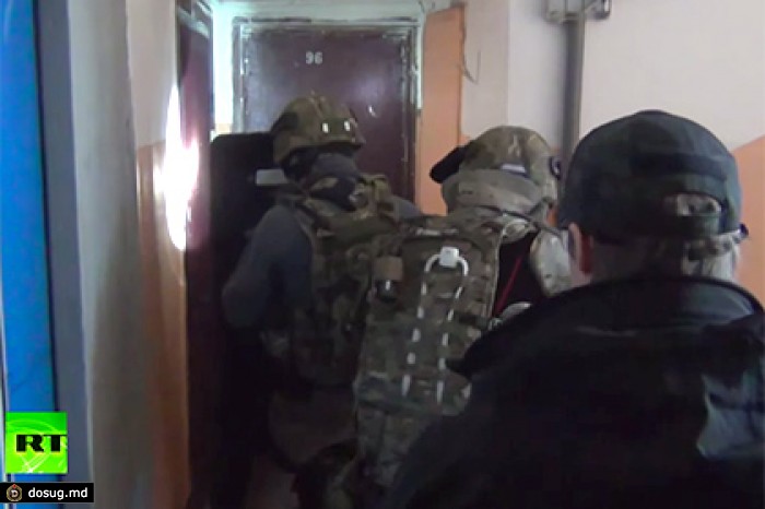 ФСБ показала задержание предполагаемых террористов в Москве