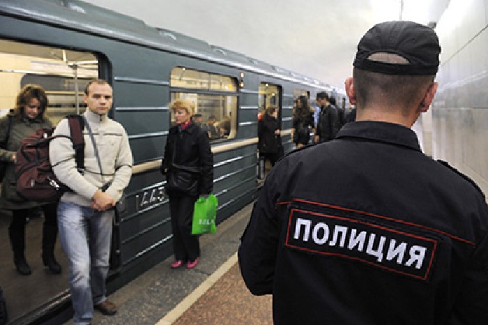Футбольные фанаты устроили драку с мигрантами в Москве