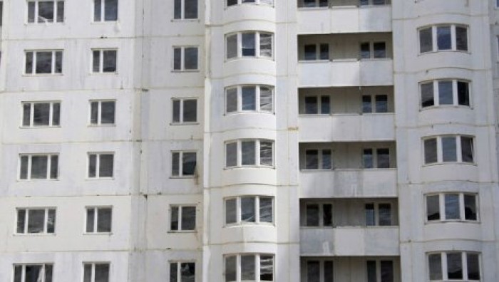 Голый мужчина выбросился из окна квартиры в Москве