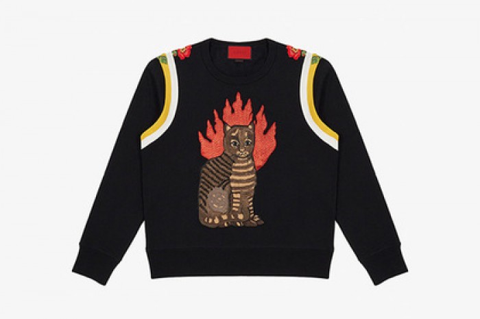 Gucci украсил толстовку за 2200 долларов пылающей кошкой