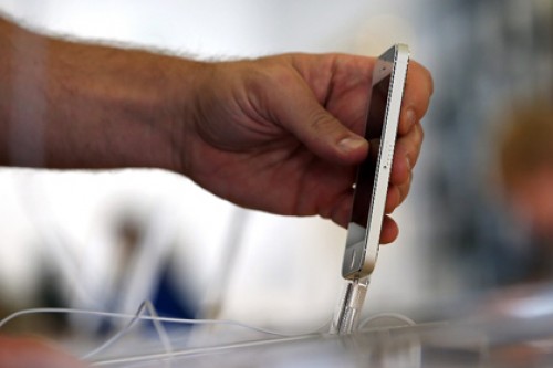 iPhone взломали с помощью зарядного устройства