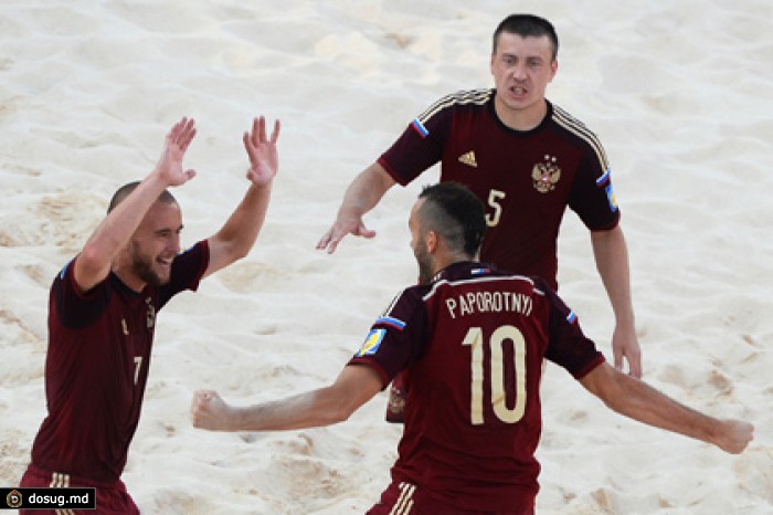 Игрок сборной России по пляжному футболу на тренировке наступил на булыжник