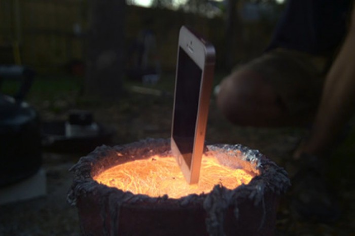 iPhone сварили в металле