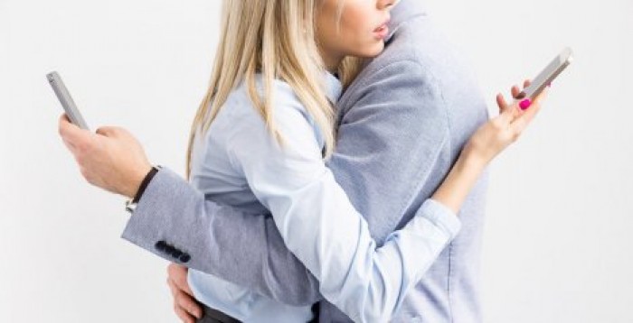 Как меняется поведение в соцсетях у людей, скрывающих тайну