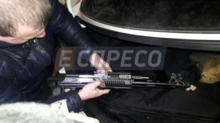 Киев: муж нетрезвой виновницы ДТП угрожал свидетелям автоматом