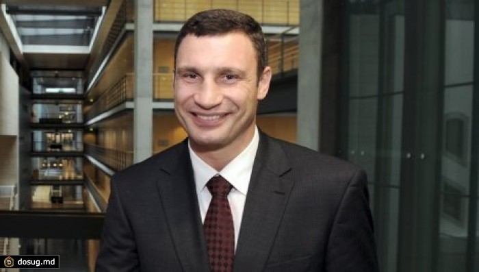 Кличко снова популярен в сети: мэр Киева не помнит, когда подписывал договор с Порошенко