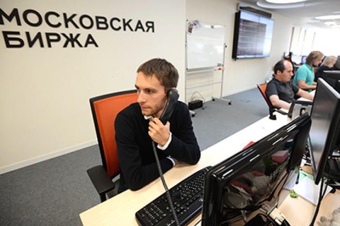 Курс доллара опустился ниже 68 рублей