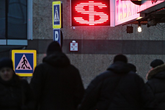 Курс доллара вырос почти до 58 рублей