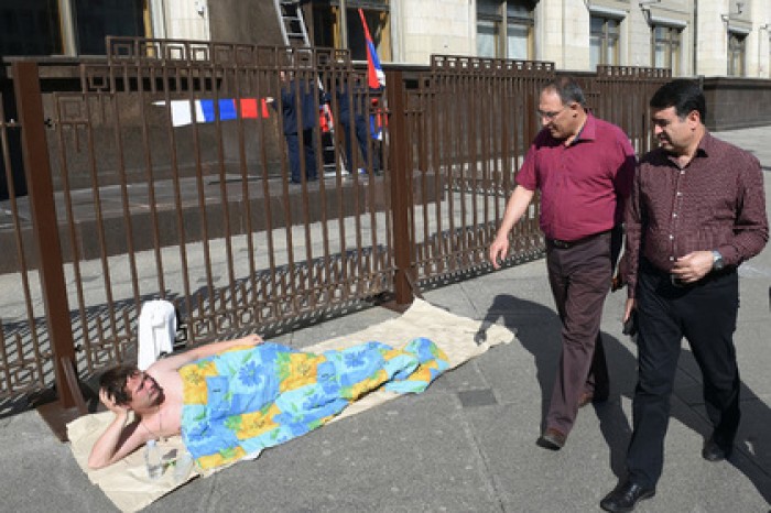 Квартирный вопрос в Индии довел россиянку до сидячей забастовки