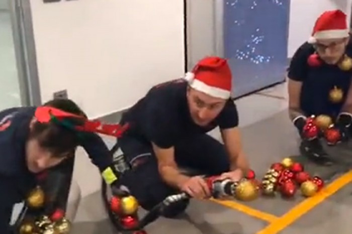 Квят принял участие в новогоднем Mannequin Challenge команды Toro Rosso