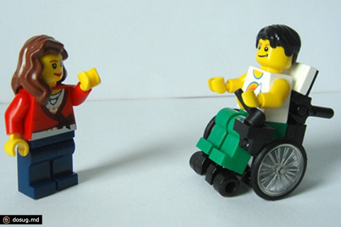 Lego представила фигурку инвалида-колясочника