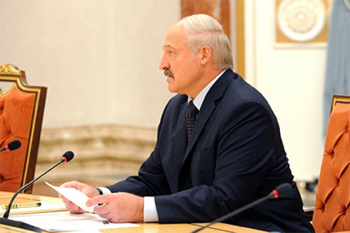 Лукашенко поручил найти замену российской нефти