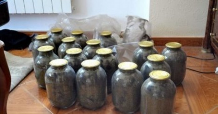 Марихуана в банках: у мужчины изъяли 200 килограммов конопли